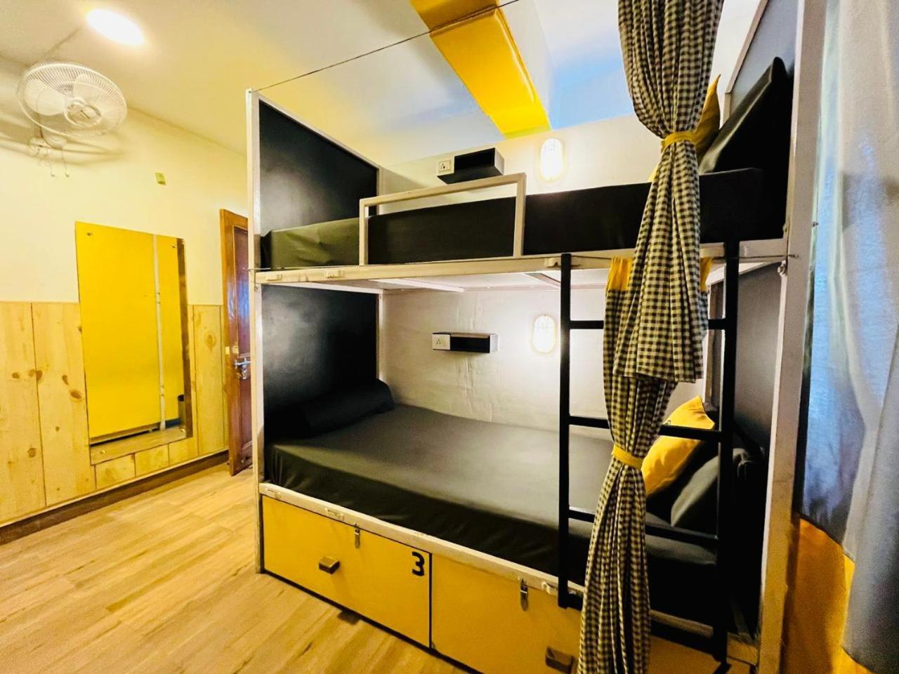 The Hosteller Mussoorie, Mall Road Room photo
