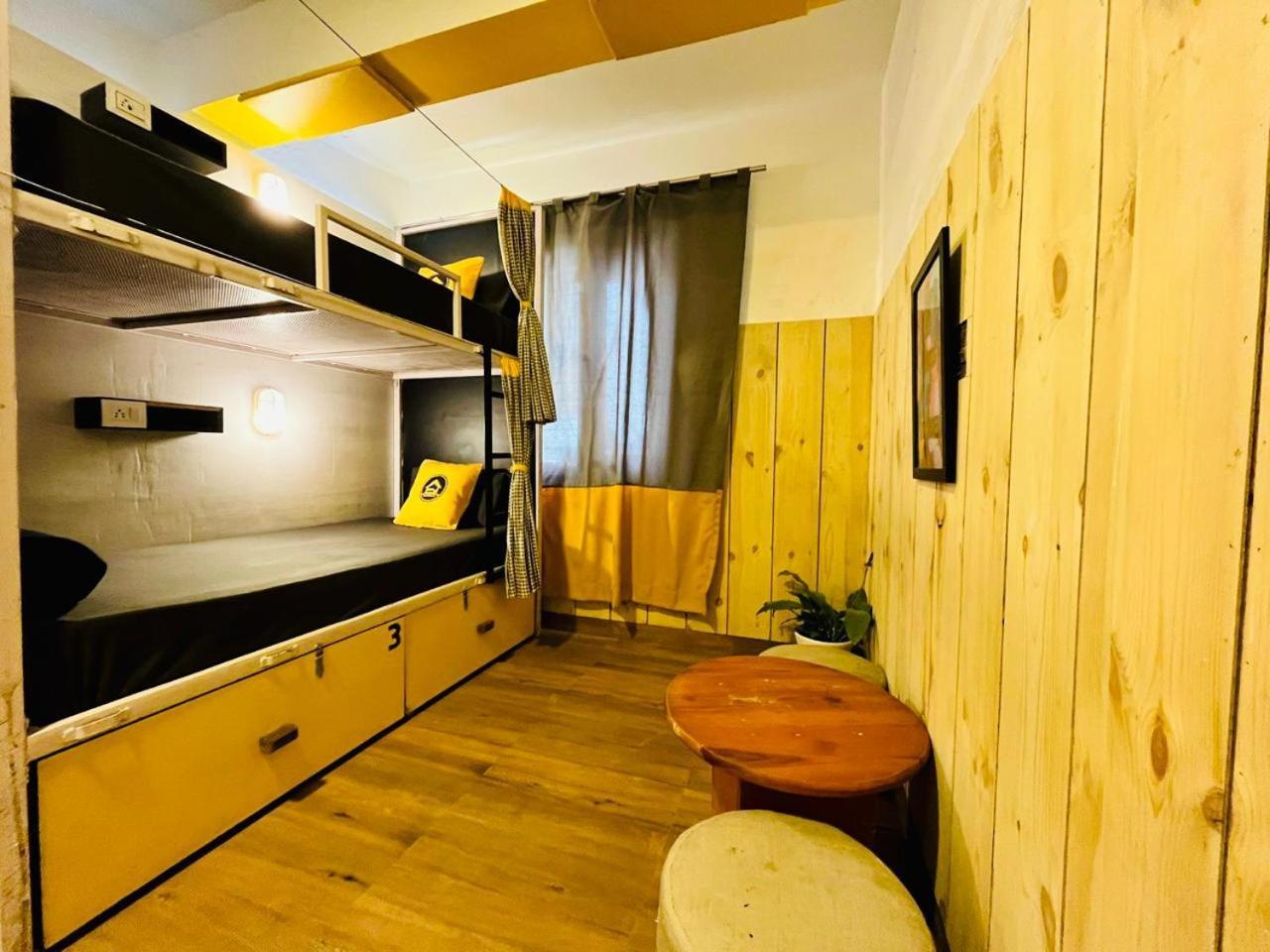 The Hosteller Mussoorie, Mall Road Room photo